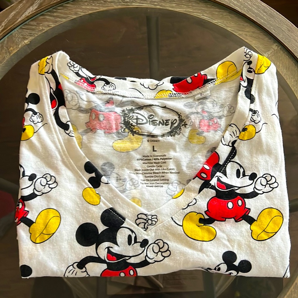 Disney Mickey Mouse T shirt pre loved 🥰